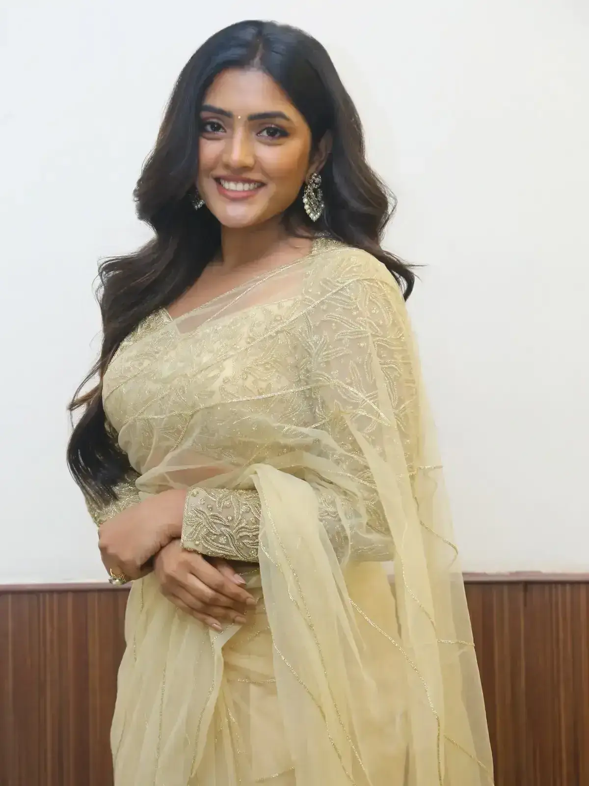 INDIAN ACTRESS EESHA REBBA IMAGES IN TRADITIONAL GREEN SAREE 19